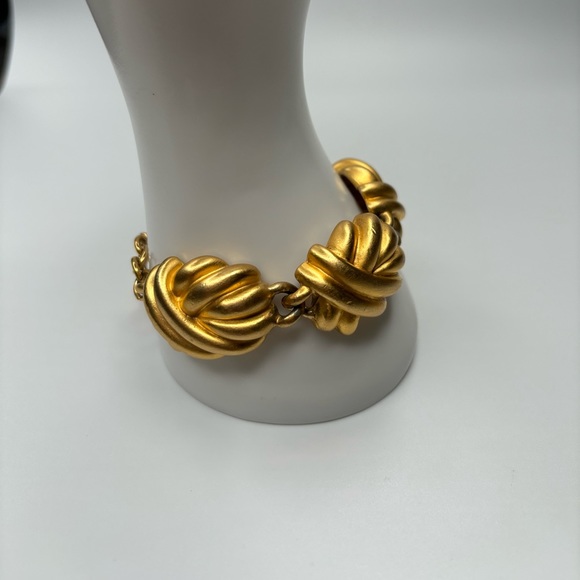 Vintage Givenchy Gold Tone Chunky Linked Knot Bracelet - Picture 6 of 14